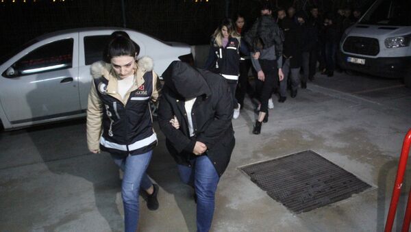 Adana'da okuma-yazma bilmeyen 78 kişiye ehliyet verdiler - Sputnik Türkiye