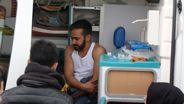 Otobüste 'yüksek sesli müzik' tartışması: 2 kardeş bıçaklandı, saldırgan yaralandı - Sputnik Türkiye