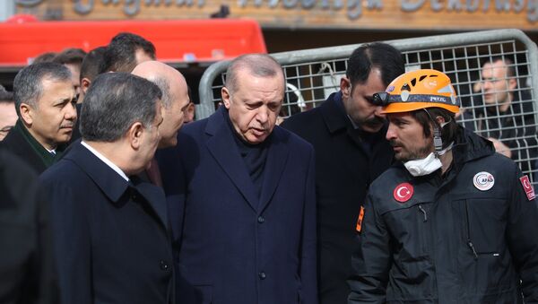 Cumhurbaşkanı Erdoğan Kartal'daki enkaz alanında - Sputnik Türkiye