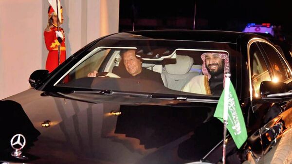 Suudi Arabistan Veliaht Prensi Muhammed bin Selman ile Pakistan Başbakanı İmran Han - Sputnik Türkiye