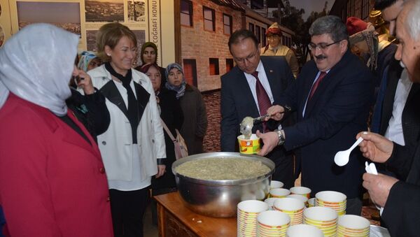 Bilecik'te erkekler 'horozlu keşkek' pişirip kadınlara ikram etti - Sputnik Türkiye