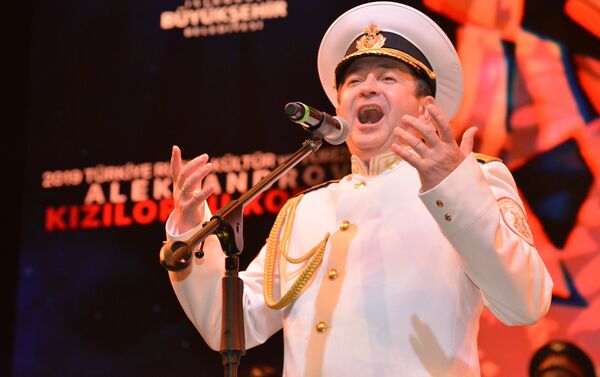 Alexandrov Kızılordu Korosu bu yıl Türkiye'deki ilk konserini gerçekleştirdi - Sputnik Türkiye