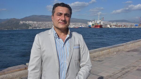 İzmir'in Çeşme ilçesi ile Atina'nın Lavrion Limanı arasında feribot seferleri yapacak şirketin yönetim kurulu başkanı Bülent İpek - Sputnik Türkiye