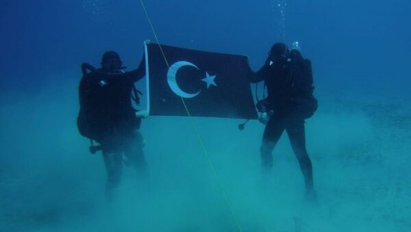 Yunanistan'dan Girit'te denizaltında Türk bayrağı açan dalgıç askere tepki - Sputnik Türkiye