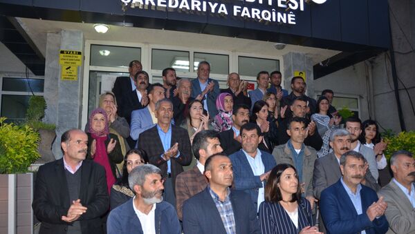 HDP'li Silvan Belediye Başkanı Toprak mazbatasını aldı - Sputnik Türkiye