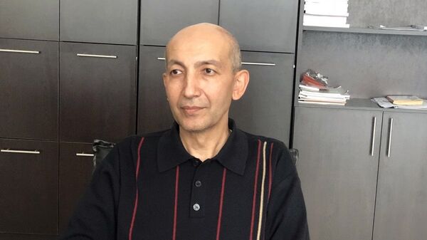 Kanser hastalığı nedeniyle okuldan uzak kalan öğretmen - Sputnik Türkiye