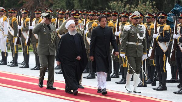 İran Cumhurbaşkanı Hasan Ruhani ve Pakistan Başbakanı İmran Han - Sputnik Türkiye