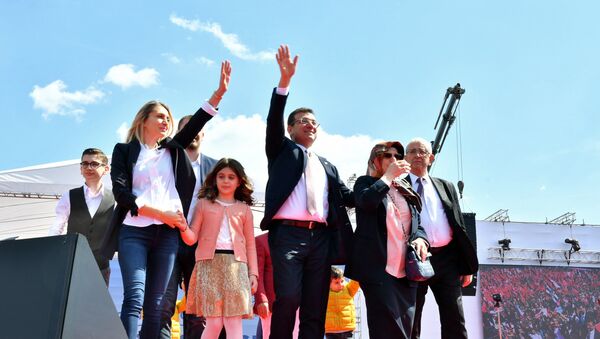 Yeni Bir Başlangıç Mitingi Ekrem İmamoğlu ve Ailesi - Sputnik Türkiye