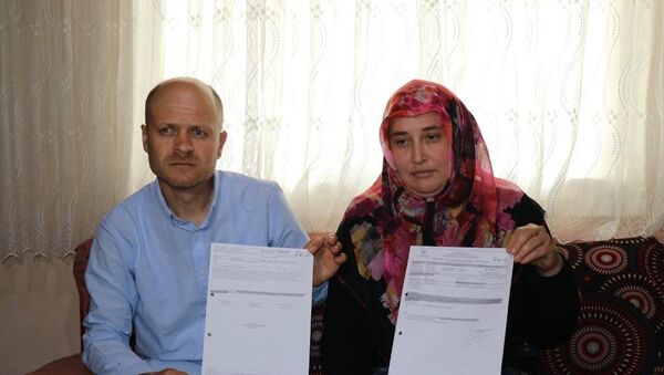 Sakarya'da kanser teşhisi konulan iki çocuk annesi 35 yaşındaki Serpil Bağa ile  eşi Muhammet Bağa - Sputnik Türkiye