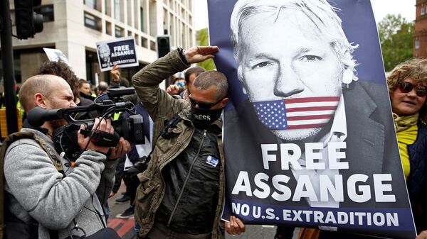 Julian Assange için İngiltere'de düzenlenen bir eylem - Sputnik Türkiye