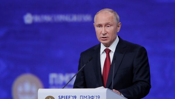 Rusya Devlet Başkanı Vladimir Putin, St. Petersburg Uluslararası Ekonomi Forumu SPIEF 2019'da konuştu. - Sputnik Türkiye