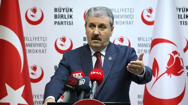 Büyük Birlik Partisi (BBP) Genel Başkanı Mustafa Destici, partisinin genel merkezinde basın toplantısı düzenledi. - Sputnik Türkiye