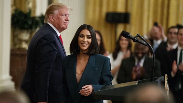  ABD Başkanı Donald Trump ve reality şov yıldızı Kim Kardashian Beyaz Saray'da - Sputnik Türkiye