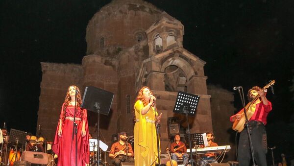  Akdamar Adası'nda çok dilli konser  - Sputnik Türkiye