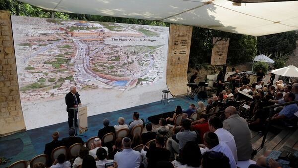 ABD'nin İsrail Büyükelçisi David Friedman Doğu Kudüs'te antik 'Hacı Yolu'nun açılış töreninde konuşurken - Sputnik Türkiye