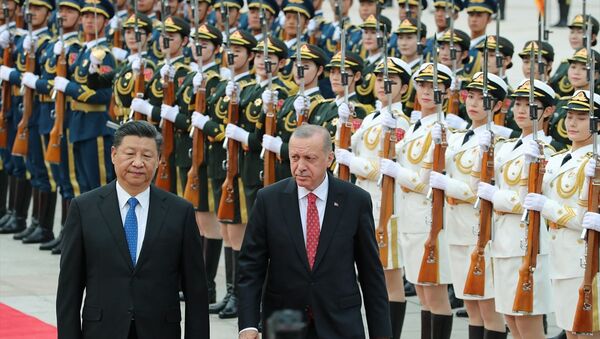 Cumhurbaşkanı Recep Tayyip Erdoğan, Çin Devlet Başkanı Şi Cinping tarafından resmi törenle karşılandı.  - Sputnik Türkiye