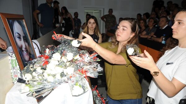 Babası tarafından öldürülen Gülnur'un annesi herkesi ağlattı - Sputnik Türkiye