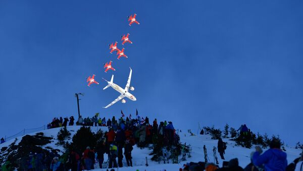 İsviçre Hava Kuvvetleri'nin akrobasi ekibi Patrouille Suisse  - Sputnik Türkiye
