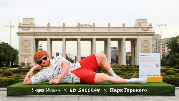 Ed Sheeran'ın Moskova'ya yerleştirilen 5 metrelik heykeli - Sputnik Türkiye