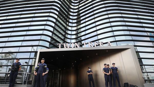 Güney Kore polisi, Japonya Büyükelçiliği’nin de için bulunduğu binanın önünde nöbet tutuyor  - Sputnik Türkiye