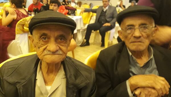 Manisa’nın Kula ilçesinde yaşayan Efeoğlu ailesinden 86 ve 92 yaşındaki iki kardeş, 18 saat arayla hayatını kaybetti. - Sputnik Türkiye