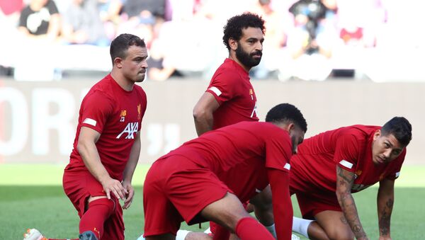 Maç önü ısınan Liverpool futbolcuları Mo Salah, Xherdan Shaqiri, Roberto Firmino - Sputnik Türkiye