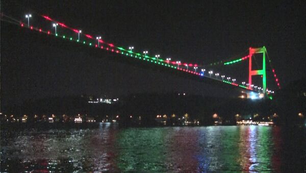 FSM Köprüsü Afganistan bayrağı renklerine büründü - Sputnik Türkiye