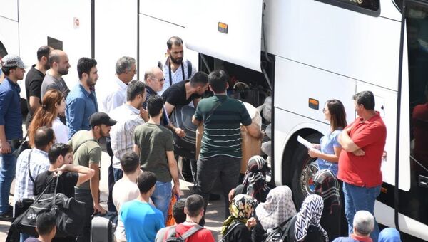 Esenyurt'tan 127 Suriyeli daha ülkesine döndü - Sputnik Türkiye