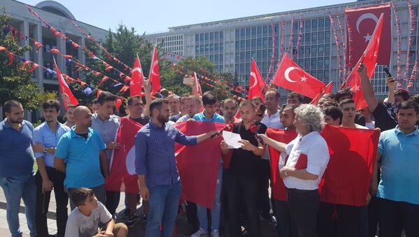 İşten çıkarılan işçiler İBB binası önünde eylem yaptı - Sputnik Türkiye