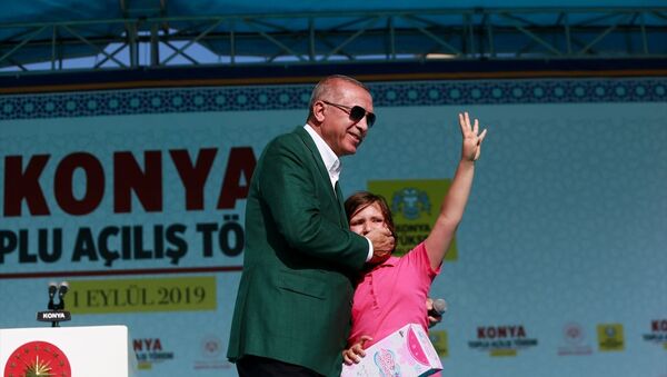 Türkiye Cumhurbaşkanı Recep Tayyip Erdoğan, Konya'daki Mevlana Meydanı'nda düzenlenen Toplu Açılış Töreni'ne katılarak konuşma yaptı. - Sputnik Türkiye