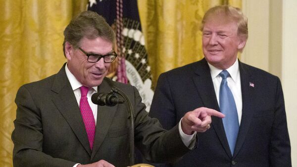 ABD Enerji Bakanı Rick Perry ve ABD Başkanı Donald Trump - Sputnik Türkiye