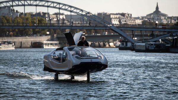 'Uçan' taksi Fransa'da Seine Nehri'nde test edildi - Sputnik Türkiye