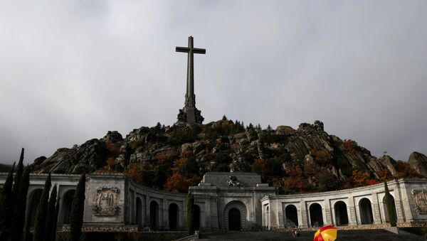 İspanya'da diktatör Francisco Franco'nun Valle de los Caidos'daki (Şehitler Vadisi) mezar yeri değiştiriliyor. - Sputnik Türkiye