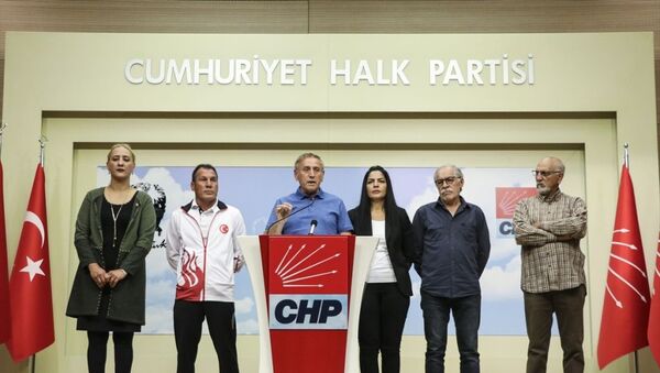 CHP Genel Başkan Yardımcısı Yıldırım Kaya, CHP Spor Kurulu üyeleri ile parti genel merkezinde basın toplantısı düzenledi - Sputnik Türkiye