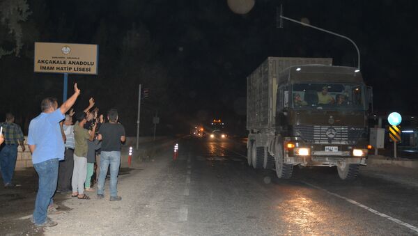 TSK'dan Suriye sınırına büyük sevkiyat: 130 araçlık askeri konvoy sınıra gönderildi - Sputnik Türkiye