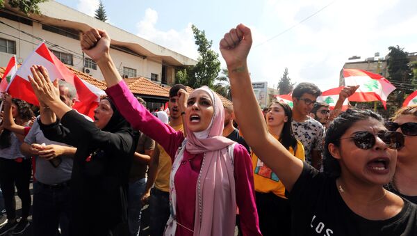 Lübnan'ın güneyindeki Nebatiye'de hükümet karşıtı protesto, 20 Ekim 2019 - Sputnik Türkiye