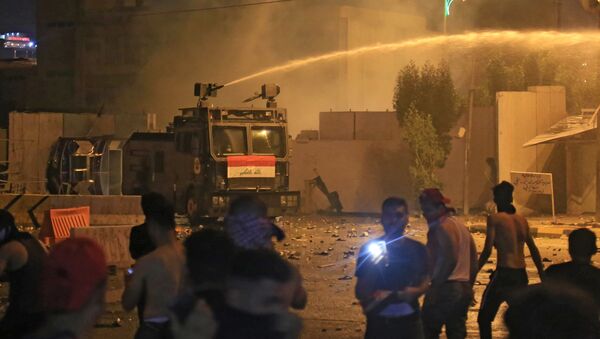 Irak'ta güvenlik güçlerinden protestoculara müdahale - Sputnik Türkiye