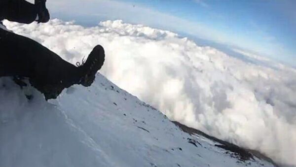 Fuji Dağı'na tırmanırken düşen vloggerın cansız bedeni bulundu - Sputnik Türkiye