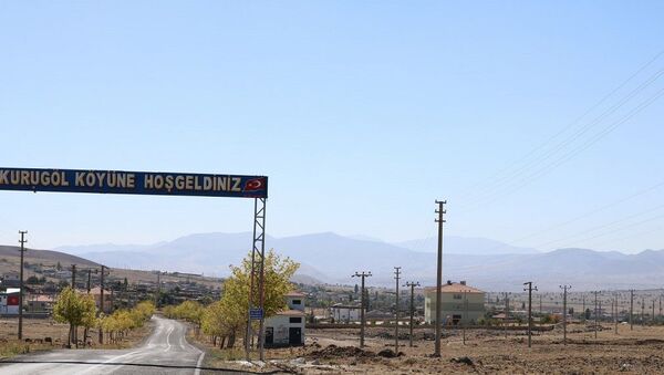 Nevşehir’in Acıgöl ilçesinde 945 nüfuslu Kurugöl köyünde 1100 elektrik direği bulunuyor. Bu nedenle ‘direkli köy’ diye de adlandırılıyor. - Sputnik Türkiye