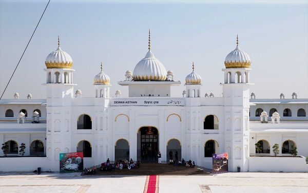 Pakistan'daki, Sihizmin en önemli dini mekanı olan Gurdvara Darbar Sahip tapınağı - Sputnik Türkiye