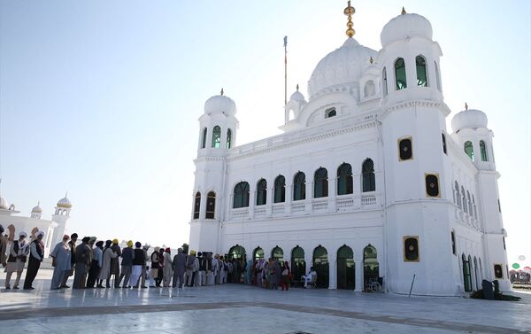 Pakistan'daki, Sihizmin en önemli dini mekanı olan Gurdvara Darbar Sahip tapınağı - Sputnik Türkiye