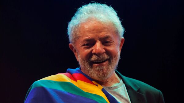 Tahliye edilen Brezilya'nın eski solcu devlet başkanı Luiz Inacio Lula Da Silva, Recife kentinde, onuruna düzenlenen bir müzik festivalinde on binlerce destekçisinin katılımıyla bir miting gerçekleştirdi. - Sputnik Türkiye