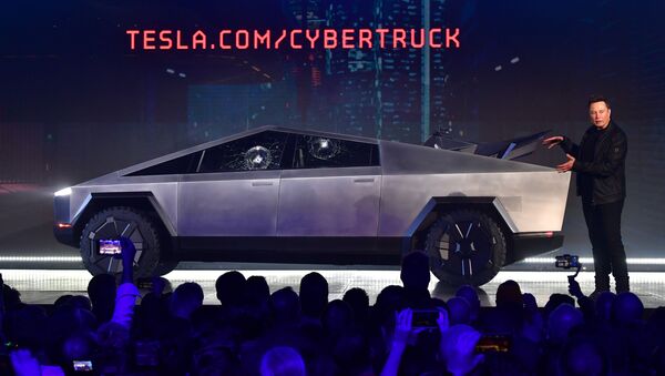 Tesla'nın ilk elektrikli pikap kamyonu ‘Cybertruck'ın tanıtımına zırhlı camların kırılması damga vurdu. - Sputnik Türkiye