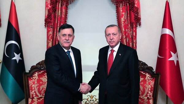 Türkiye Cumhurbaşkanı Recep Tayyip Erdoğan, Dolmabahçe Ofisi'nde Libya Ulusal Mutabakat Hükümeti Başkanlık Konseyi Başkanı Fayez Al Sarraj ile görüştü. - Sputnik Türkiye