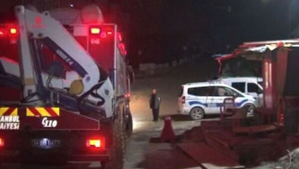 Başakşehir metro şantiyesinde meydana gelen toprak kaymasında, 1 işçi hayatını kaybetti. - Sputnik Türkiye