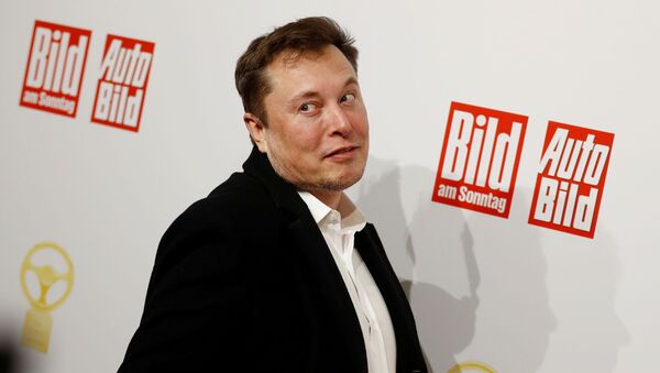 Tesla CEO'su Elon Musk, Almanya'daki 'Altın Direksiyon' ödül töreninin kırmızı halı töreninde   - Sputnik Türkiye