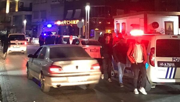 Manisa'nın Turgutlu ilçesinde, Fenerbahçe ve Beşiktaş taraftarları arasında çıkan kavgada 3 kişi yaralandı. - Sputnik Türkiye
