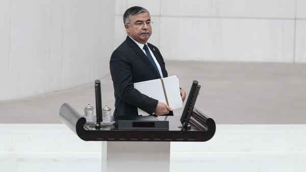 Milli Savunma Komisyonu Başkanı ve AK Parti Sivas Milletvekili İsmet Yılmaz - Sputnik Türkiye