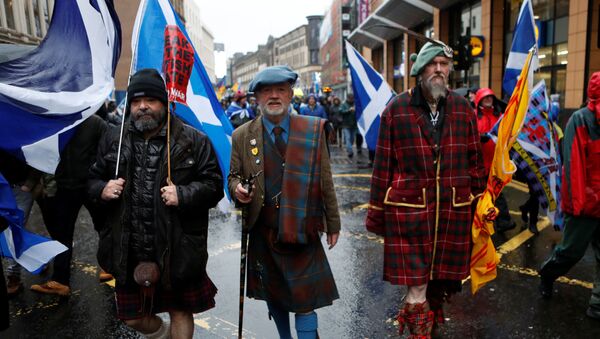 Glasgow kentinde ikinci bağımsızlık referandumu talebiyle düzenlenen yürüyüşe on binlerce İskoç katıldı (11 Ocak 2020). - Sputnik Türkiye