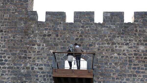 UNESCO korumasındaki 7 bin yıllık sura balkon yapıldı - Sputnik Türkiye